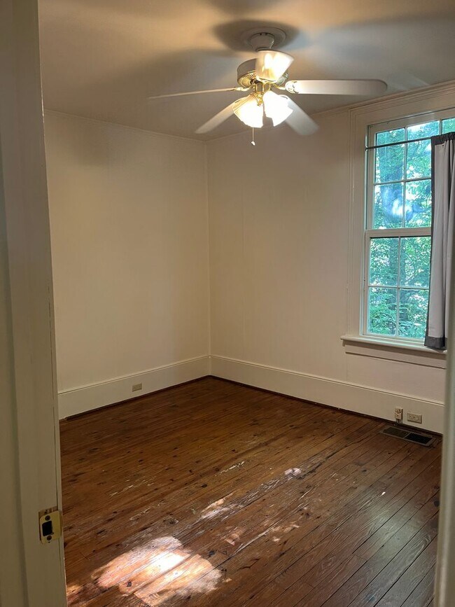 Building Photo - Charming Historic Home – Spacious 2-Bedroo...