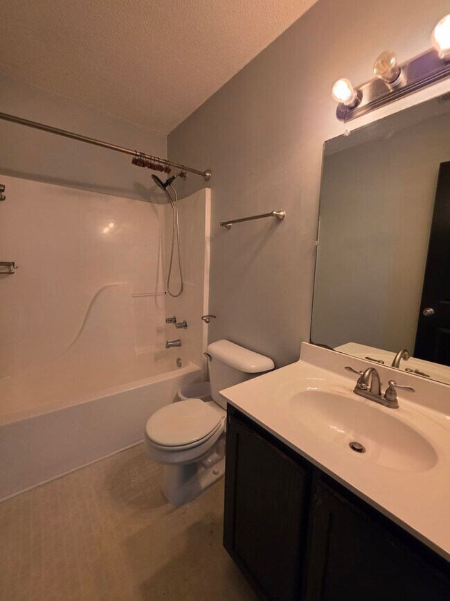 Building Photo - 212 Quarterhorse Lane