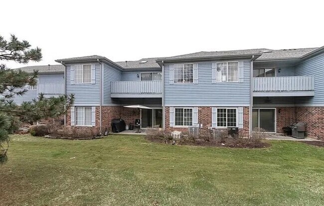 Building Photo - 1732 Chesapeake Ln