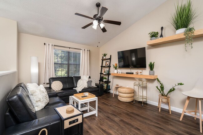 Building Photo - 112 Kings Mountain Ct
