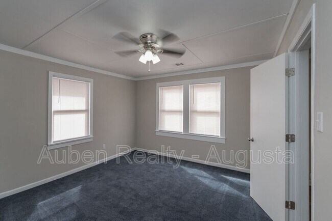 Building Photo - 1973 Battle Row