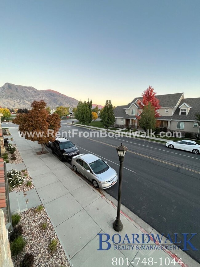 Building Photo - Spectacular 3 bed 2.5 bath in Highland