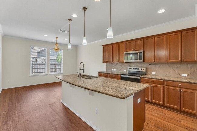 Building Photo - 16100 Hawthorne Heights Trail