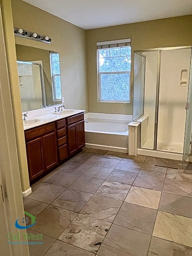 Building Photo - $3995 - 3 Bed/2.5 Bath Two Story Home in D...