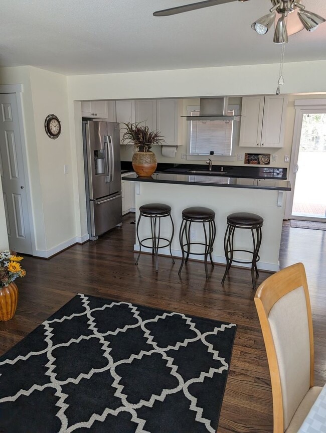 Building Photo - Highly Desirable Edmonds Rambler; 3 Bedroom 1 bath