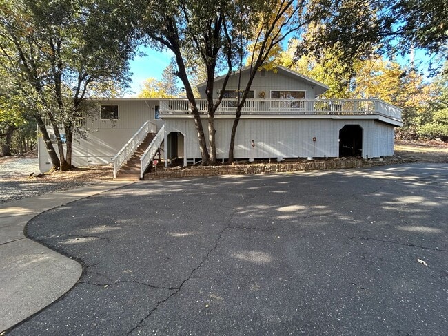 Building Photo - Welcome to Crystal Falls