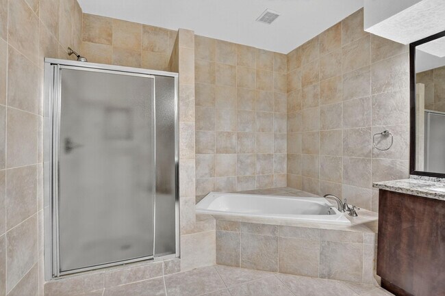 Building Photo - 5801 Coach House Cir