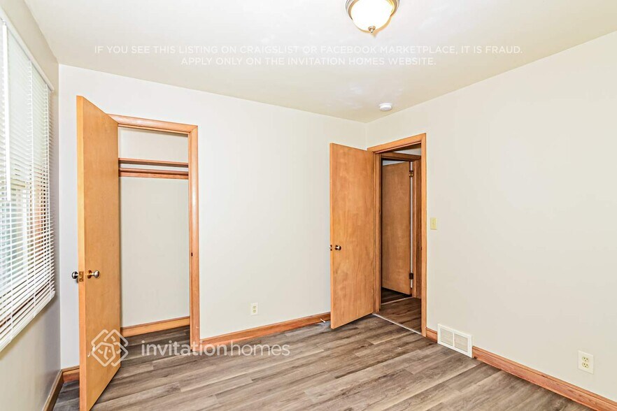 Building Photo - 5801 N Irving Ave