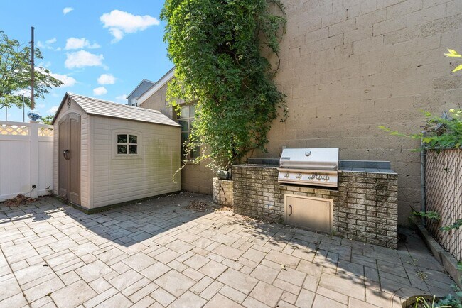 Building Photo - 50 Cottage St