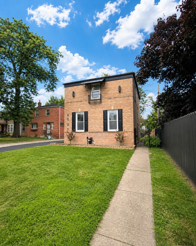 Building Photo - 9637 S Wood St