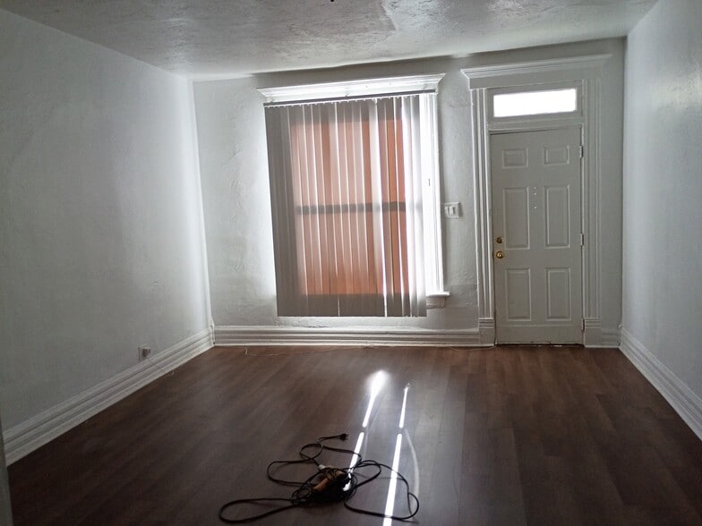 Building Photo - 1286 Indianola Ave