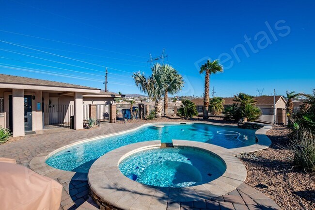 Building Photo - FURNISHED POOL HOME FOR APRIL