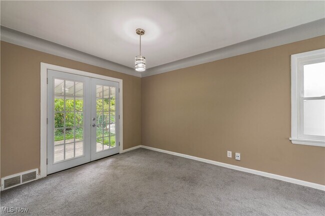 Building Photo - 23728 Glenhill Dr