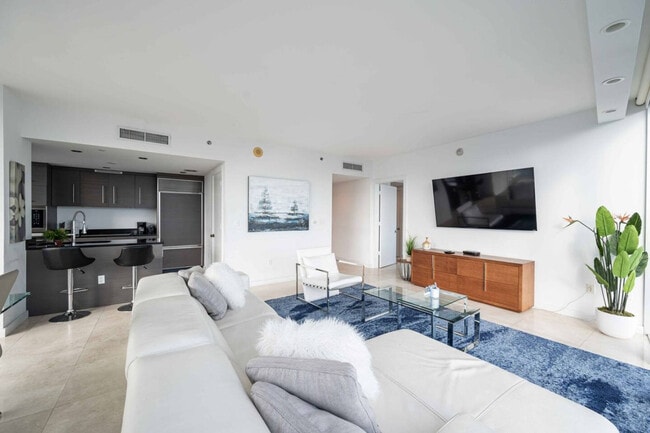 Building Photo - 485 Brickell Ave
