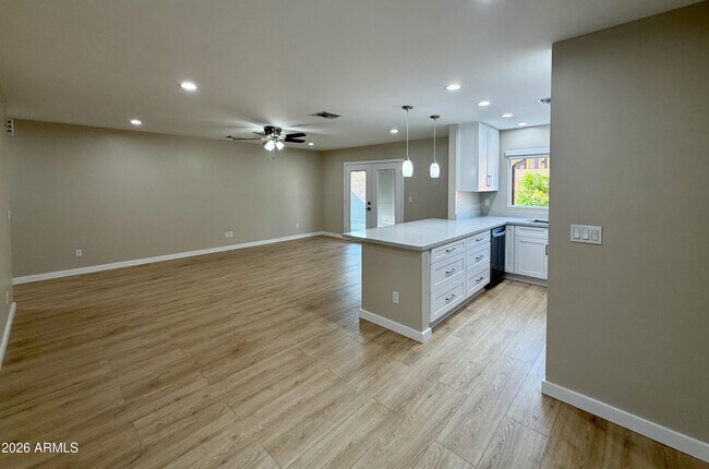 Building Photo - 2532 E Bluefield Ave