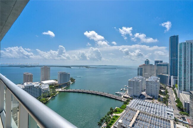 Building Photo - 495 Brickell Ave