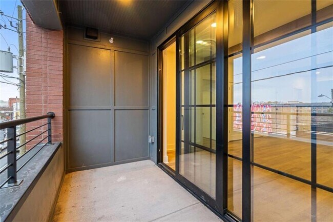 Building Photo - 346 Peters St SW