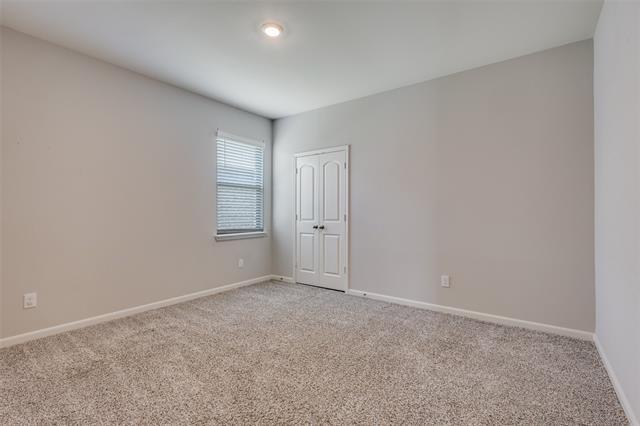 Building Photo - 304 Aceves Ct