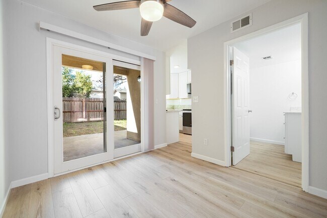 Building Photo - 1305 Sylvan Meadows Dr