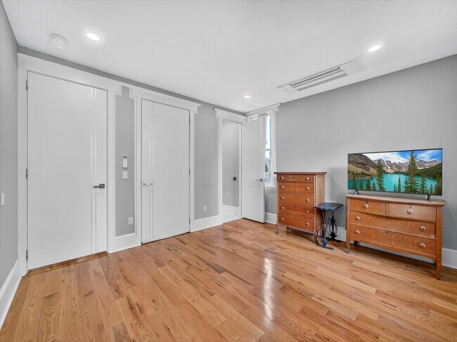 Building Photo - 70 Sherman Pl