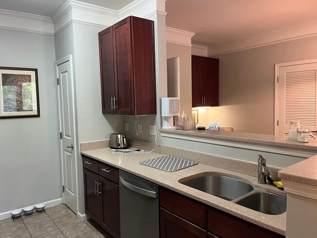 Building Photo - 2 Bedroom 2 Bath Furnished Condo at The Re...