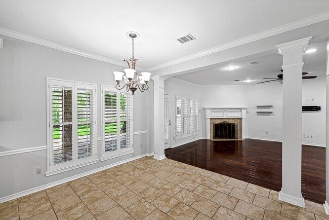 Building Photo - 902 Fairgate Dr