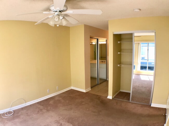 Building Photo - 271NKH
