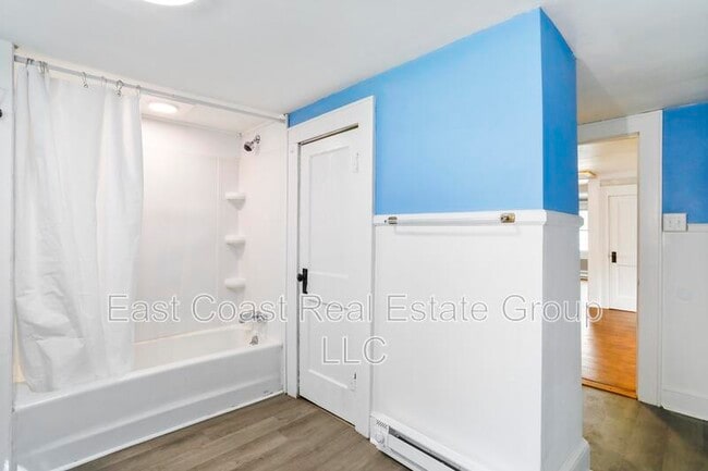 Building Photo - 208 N Mary St