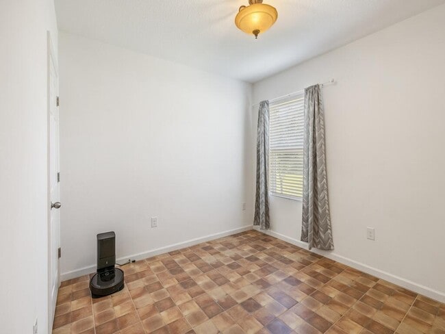 Building Photo - 1440 Lexington Square SW