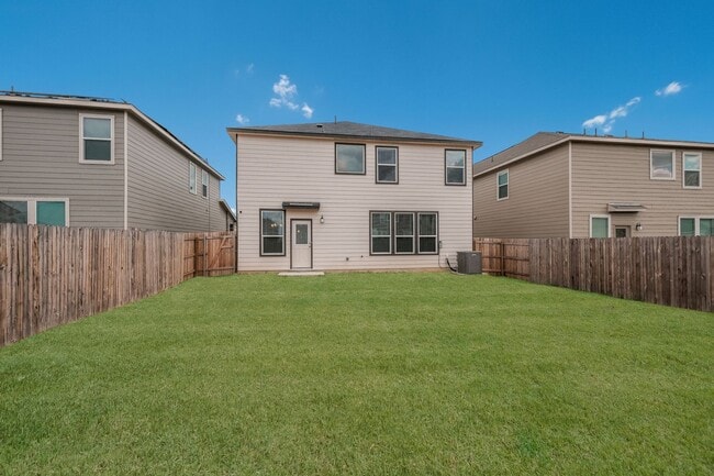 Building Photo - Comfort Meets Convenience in a Well-Located Home