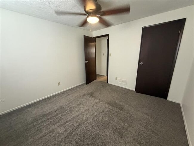 Building Photo - 104 1st St