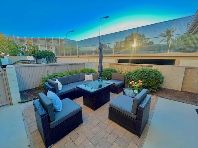 Patio photo #1 - 1327 La Palma St