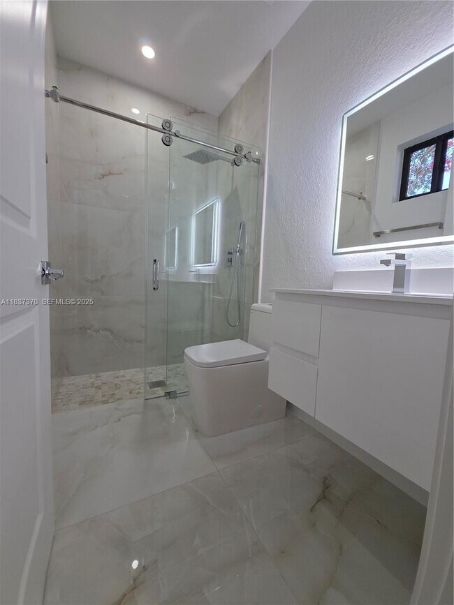 Building Photo - 1321 NW 6th Ave