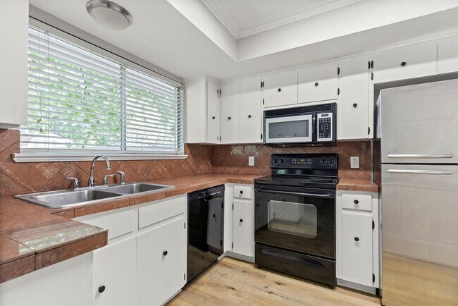 Building Photo - 618 Buckskin Dr