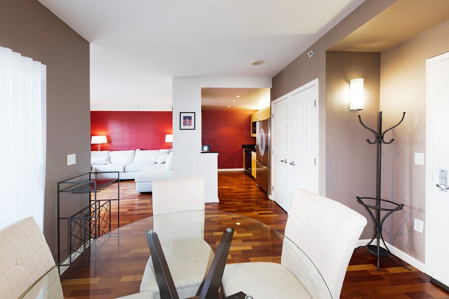 Building Photo - 140 S Van Ness Ave