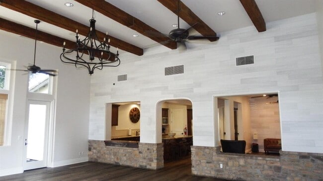 Building Photo - 3658 Vermont Ln