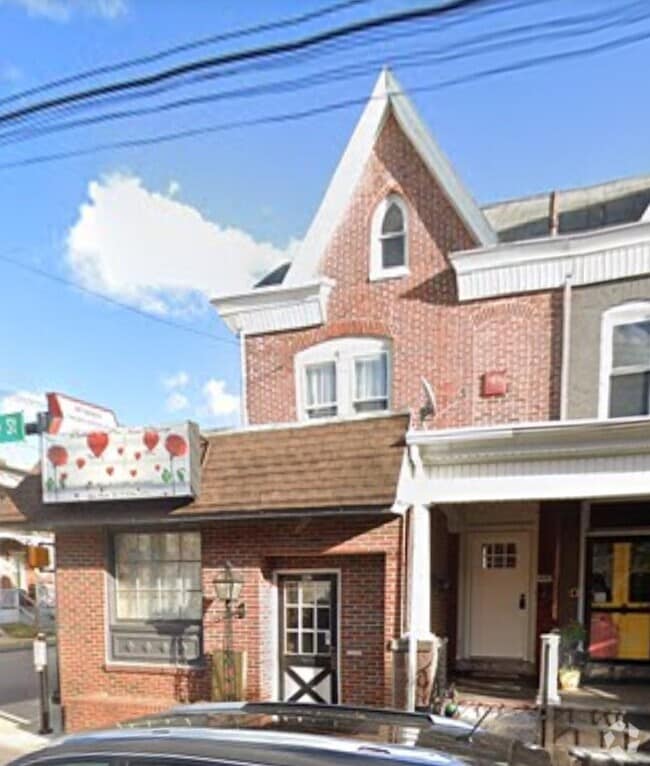 Building Photo - 404 n Charlotte st