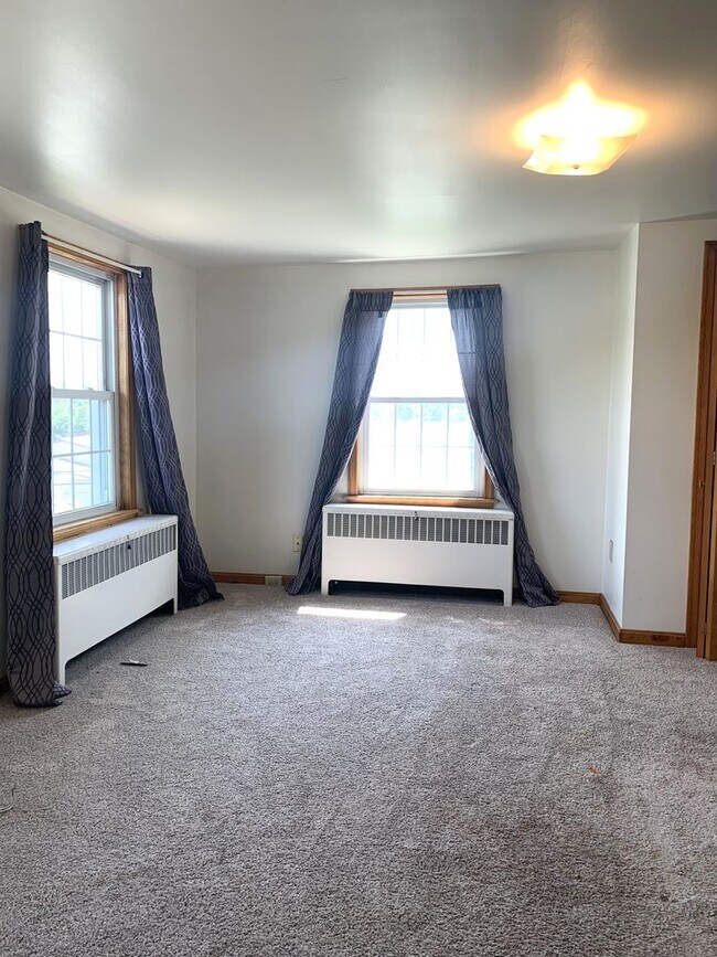 Building Photo - 5065 Buchanan Trail E