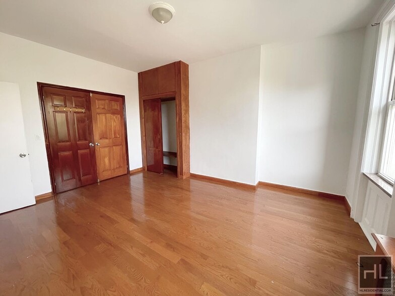 Building Photo - 3 AVENUE