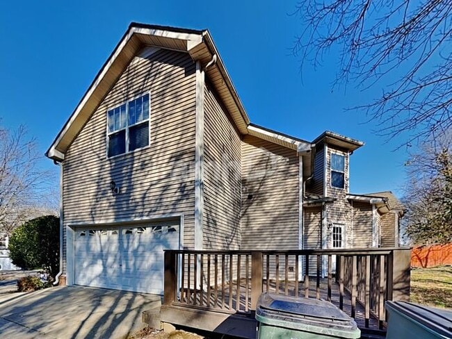 Building Photo - 100 Cross Cove Ct