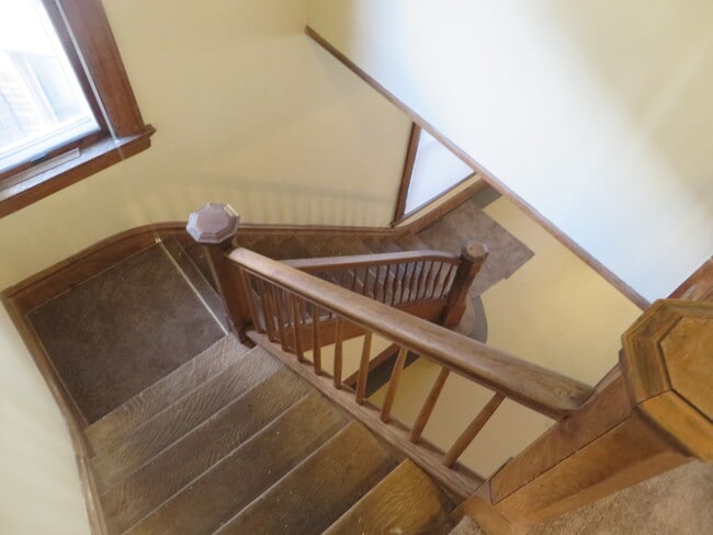 Building Photo - 5 Bedroom Home in the very core of Downtown (West Central, Downtown)