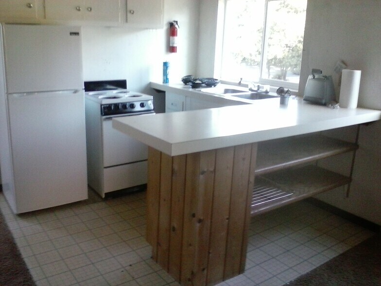 2nd floor kitchen - 2909 NW Fillmore Ave