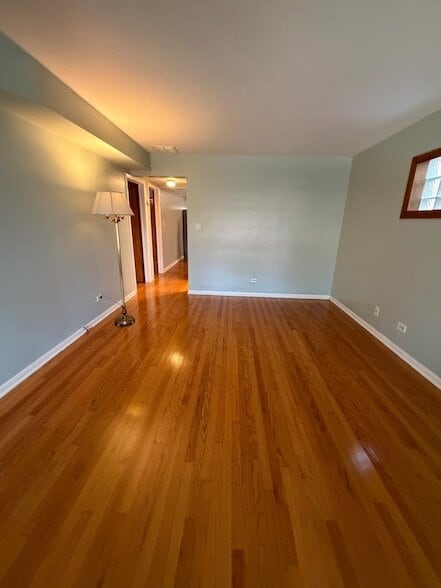 Building Photo - 2023 W Balmoral Ave
