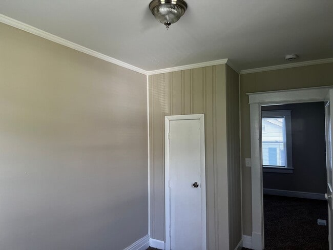 Building Photo - One Level House With Back Deck off Campbell Avenue