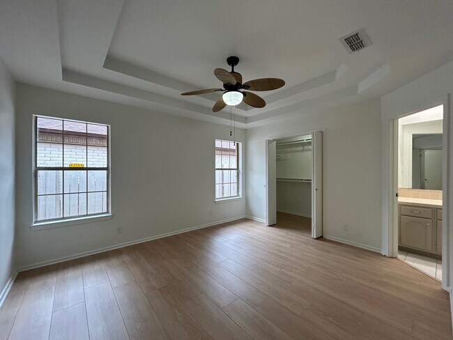 Building Photo - 126 Knoll Ave
