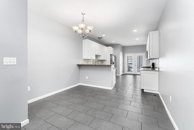 Building Photo - 1330 S Charles St