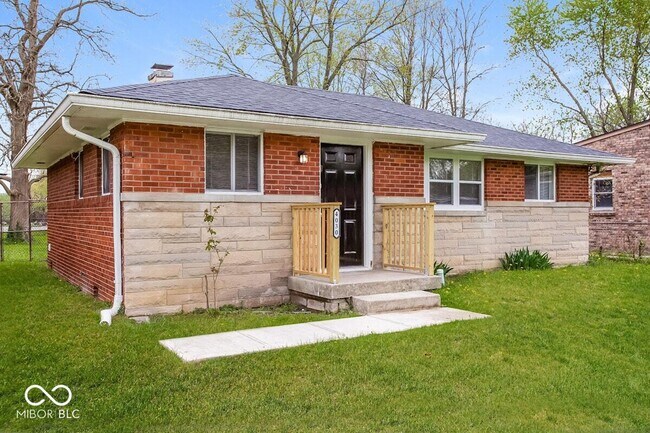 Building Photo - 4030 N Grand Ave