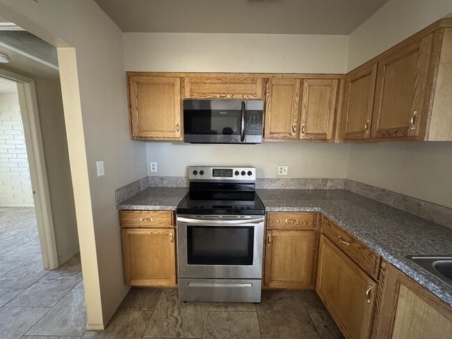 Building Photo - 7135 W Coolidge St