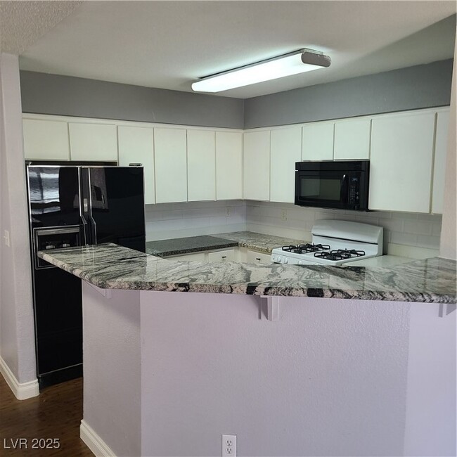 Building Photo - 636 Yacht Harbor Dr