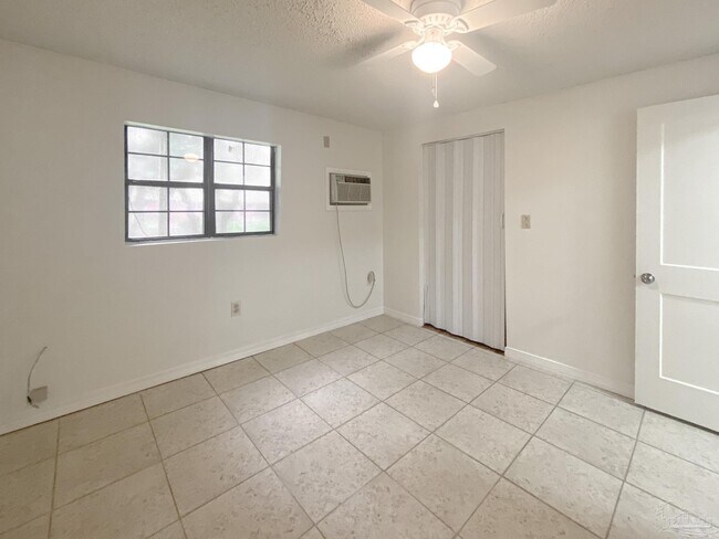 Building Photo - 5771 Coronada Blvd